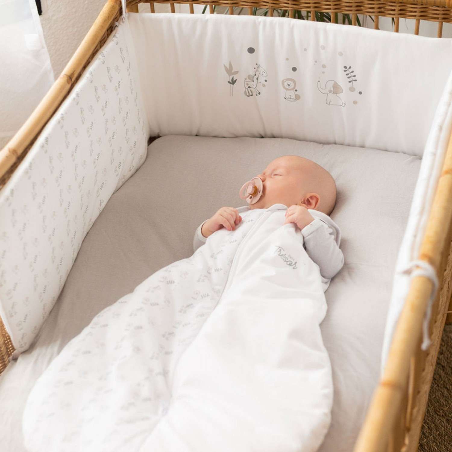 Cot Bumper Jungle White And Grey High Position