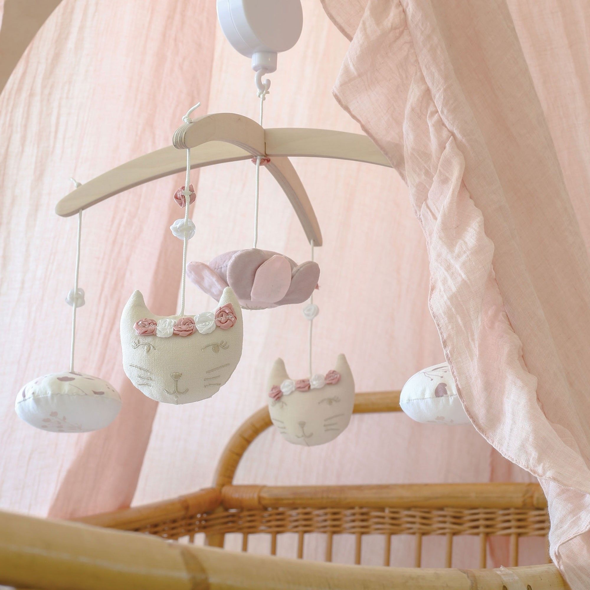 Ciel De Lit Rose Ciel De Lit Bebe Pour Berceau Et Espace De Jeux